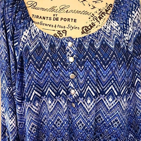 Beautiful Blouse 😍 - Picture 2 of 9